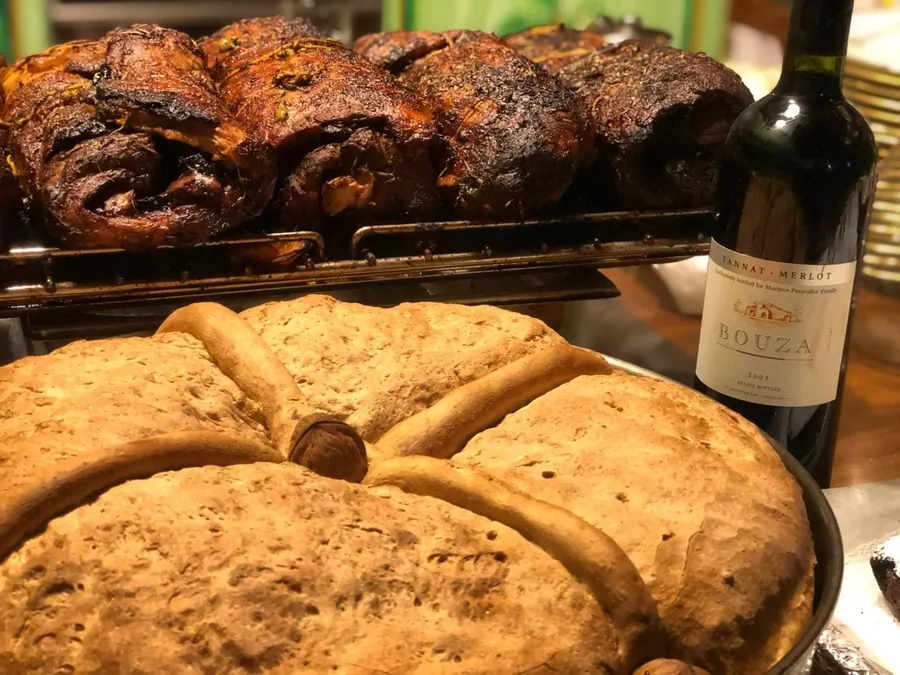 Ψητά και ζυμωτό ψωμί από την κουζίνα